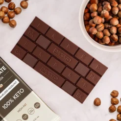 Czekolada Keto Wegańska z Olejem MCT – Karmelizowany Orzech Laskowy 80g – BeKeto
