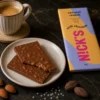 Czekolada Keto z Kawałkami Karmelu i Migdałów 75g – Nick’s